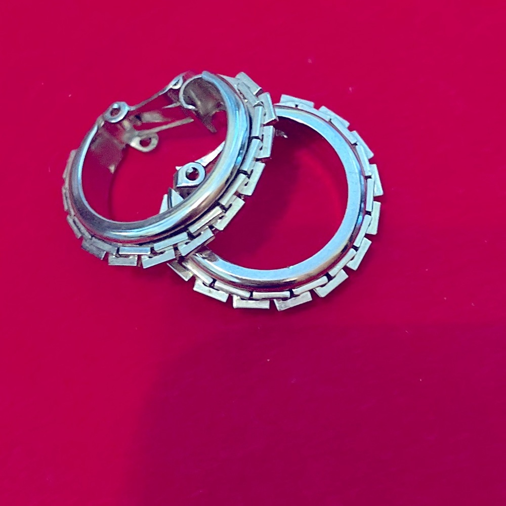 Vintage Clip-on earrings